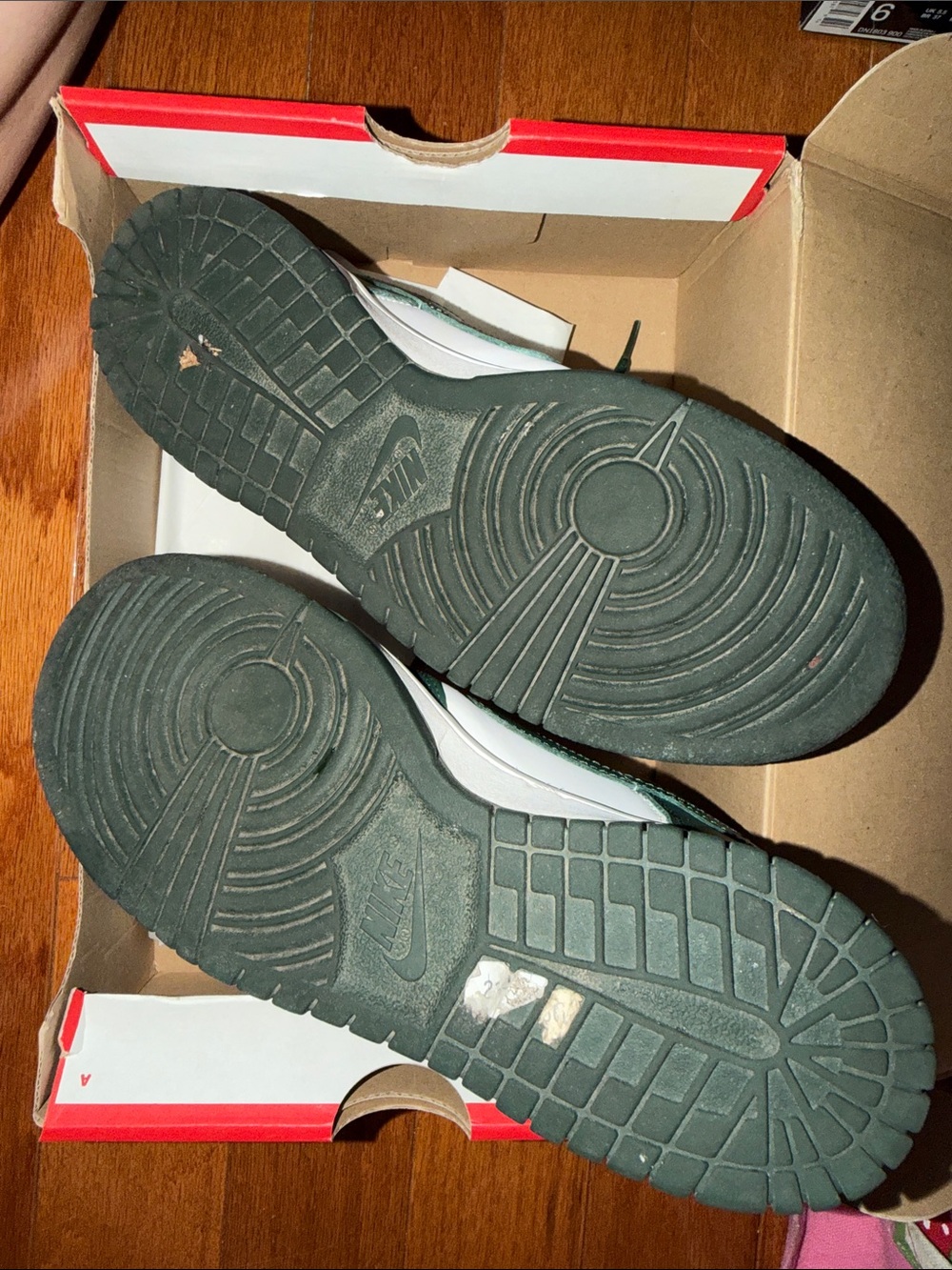 Nike Dunks - Picture 2 of 4